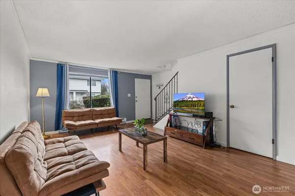 $285,000 | 1016 9th Street Southeast, Unit 7, Puyallup, WA 98372