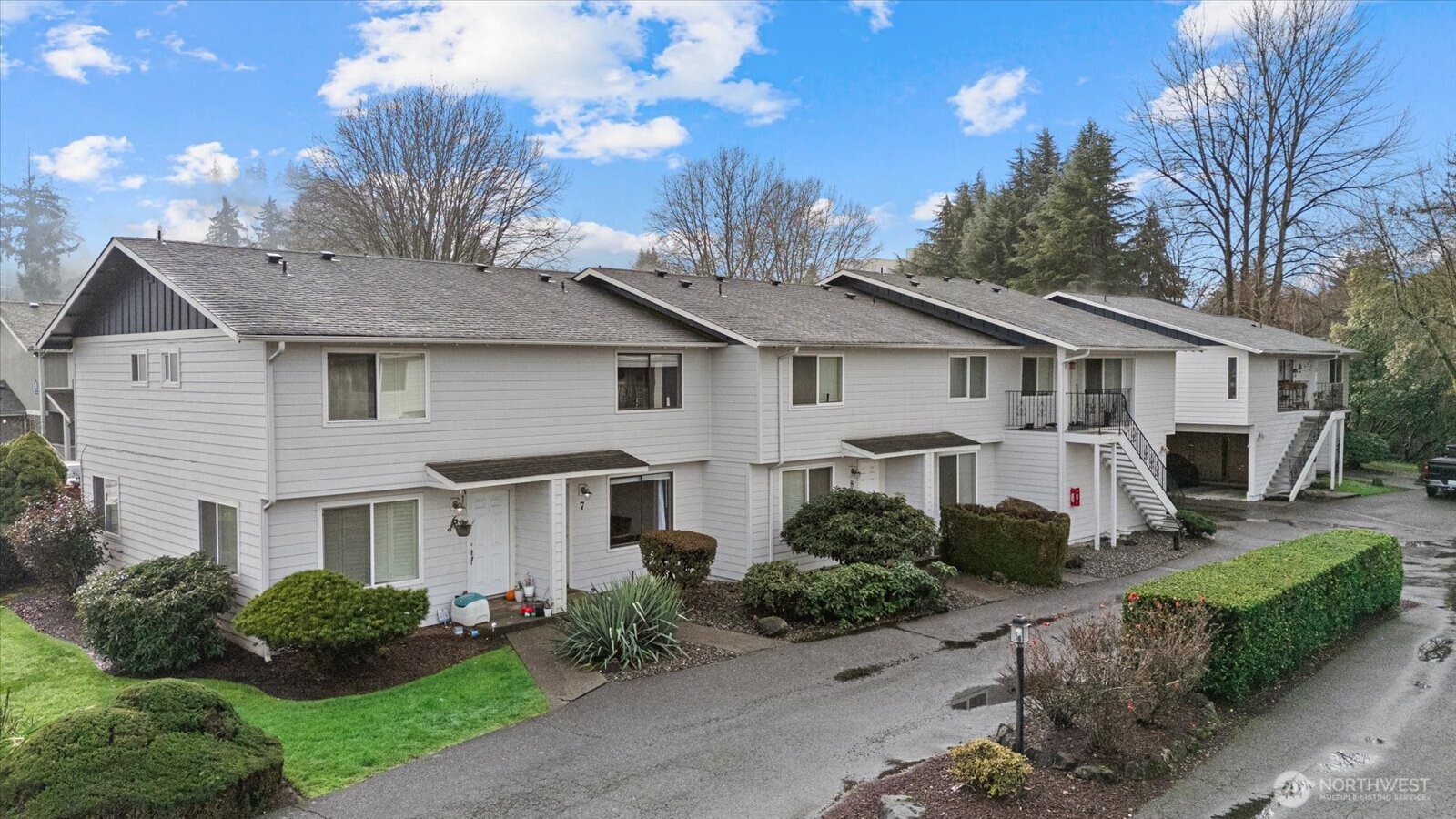 1016 9th Street Southeast, Unit 7 Puyallup, WA 98372 - Photo 29 of 29 a front view of a house with garden