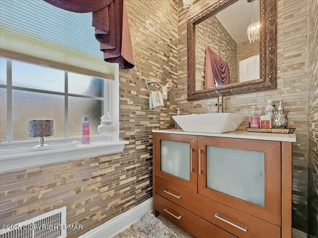 $699,000 | 5123 Hemlock Lane, Tamiment, PA 18371