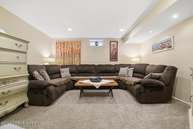 $699,000 | 5123 Hemlock Lane, Tamiment, PA 18371