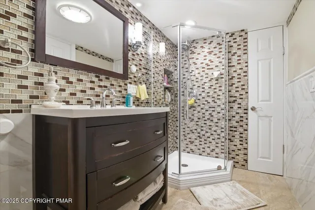 $699,000 | 5123 Hemlock Lane, Tamiment, PA 18371