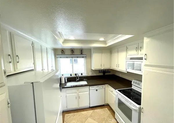 $2,600 | 2390 Via Mariposa West, Unit 3C, Laguna Woods, CA 92637