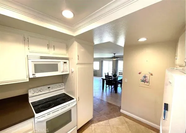 $2,600 | 2390 Via Mariposa West, Unit 3C, Laguna Woods, CA 92637