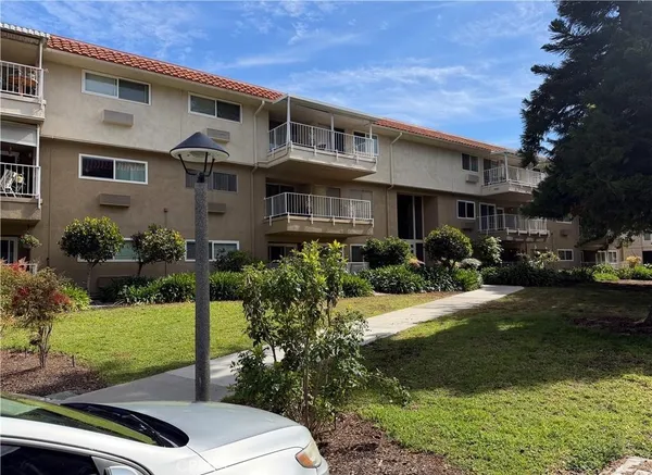 $2,600 | 2390 Via Mariposa West, Unit 3C, Laguna Woods, CA 92637