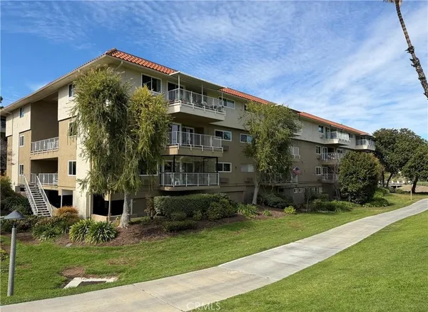 $2,600 | 2390 Via Mariposa West, Unit 3C, Laguna Woods, CA 92637