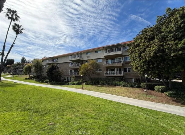 $2,600 | 2390 Via Mariposa West, Unit 3C, Laguna Woods, CA 92637