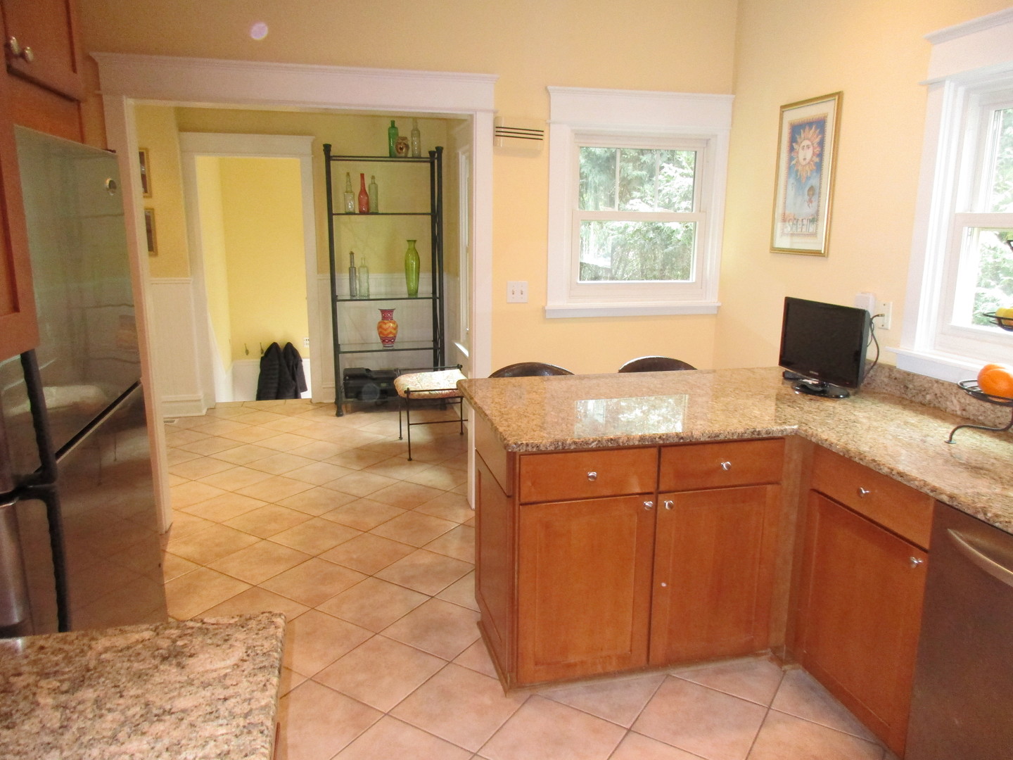 317 Shenstone Road Riverside, IL 60546 - Photo 13 of 21 a spacious bathroom with a granite countertop sink and a bathtub