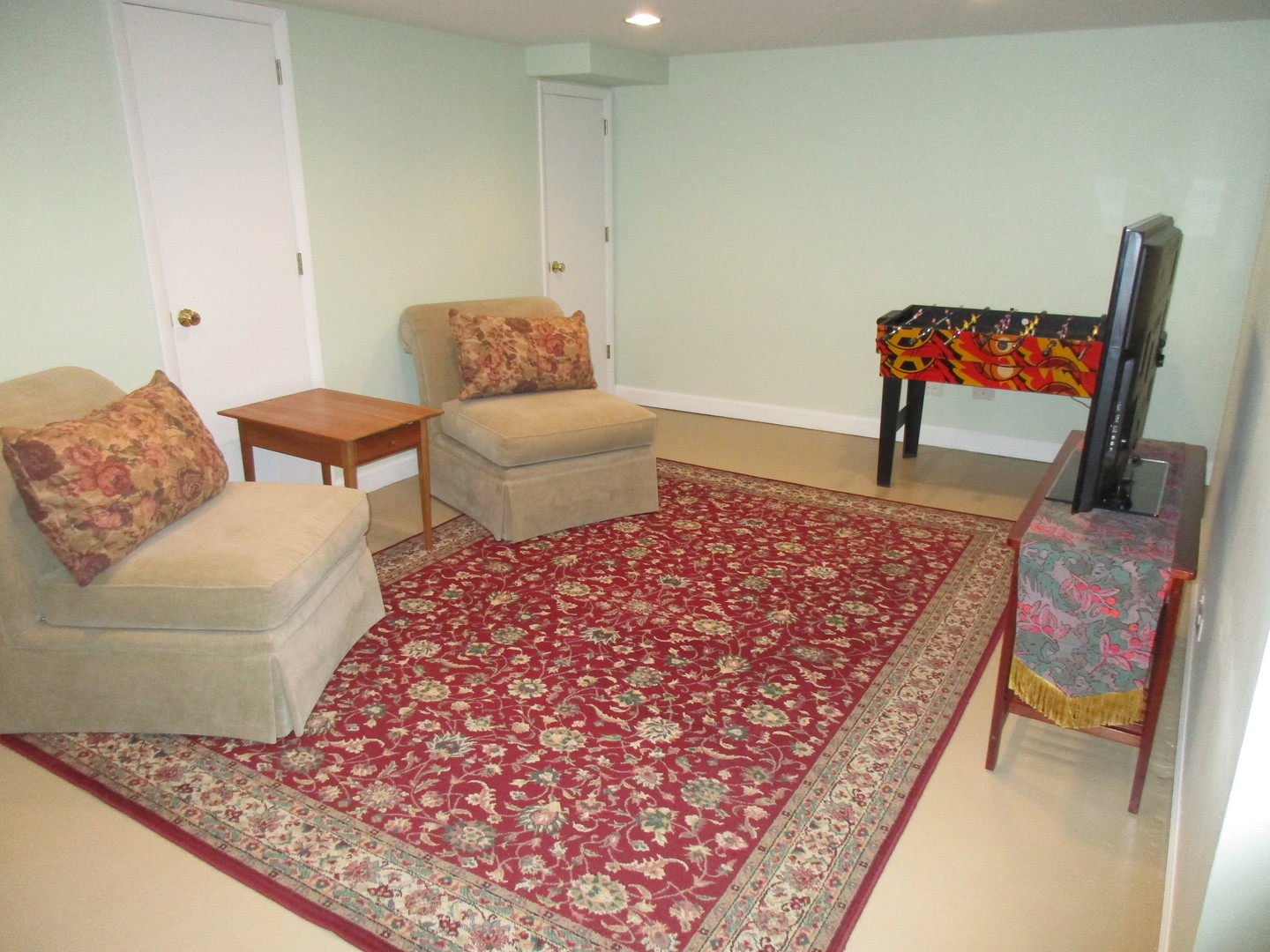 317 Shenstone Road Riverside, IL 60546 - Photo 20 of 21 a living room with furniture and a rug