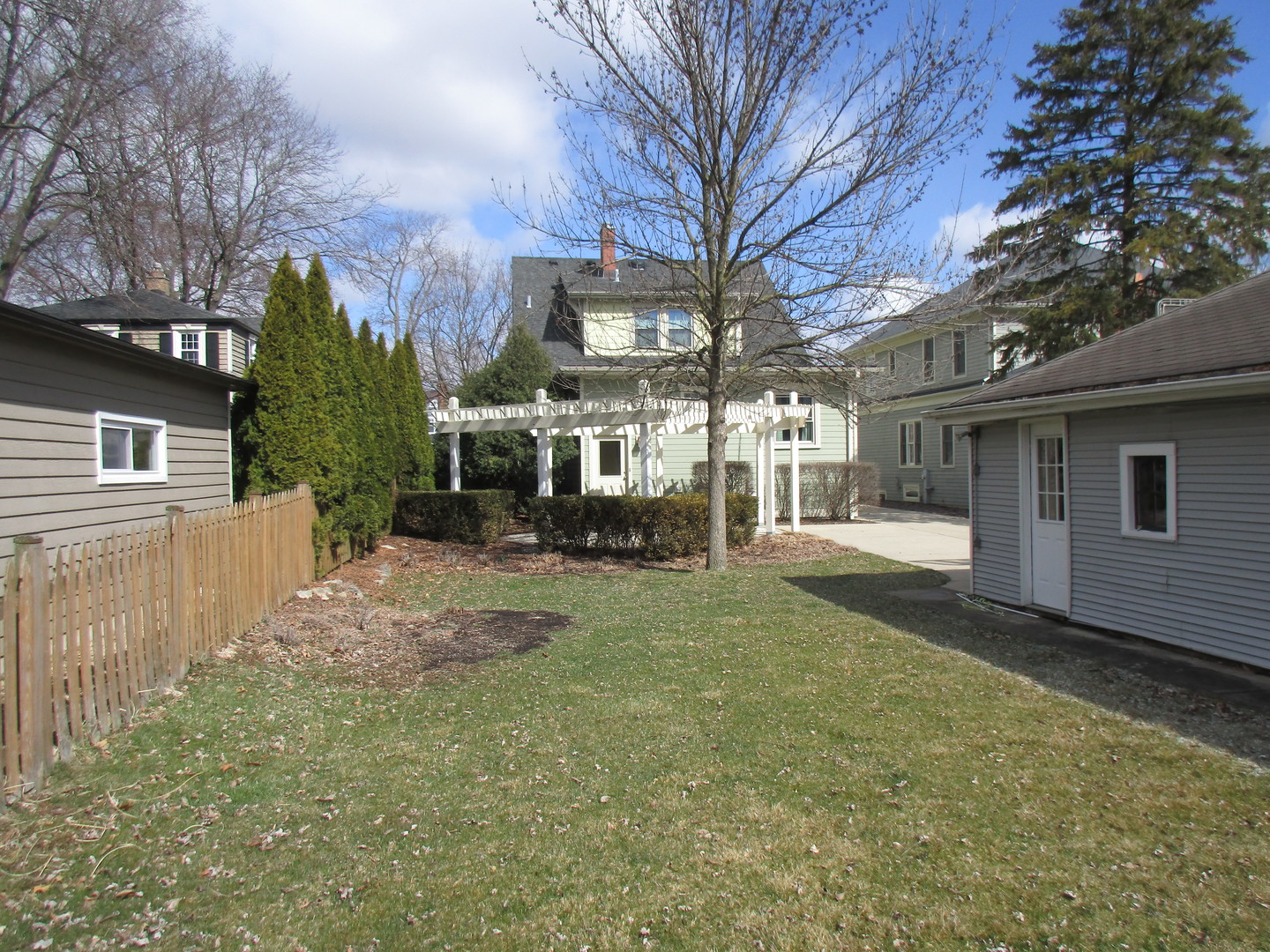 317 Shenstone Road Riverside, IL 60546 - Photo 3 of 21 a view of a house with a yard