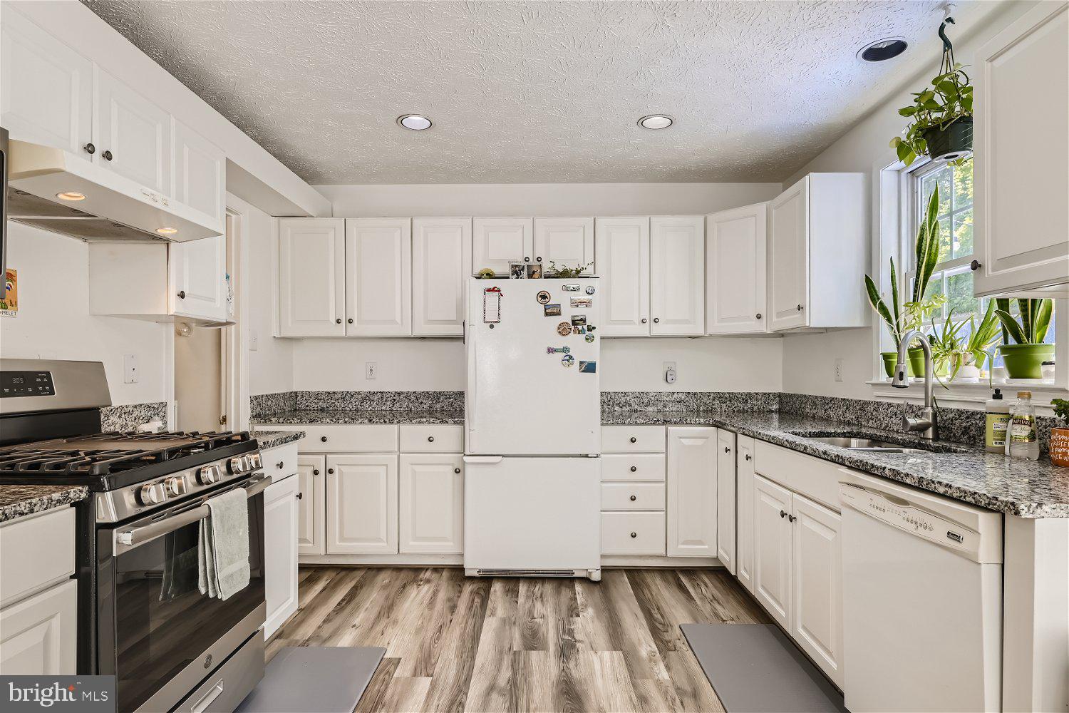 9236 Stream View Lane Laurel, MD 20723 - Photo 12 of 33