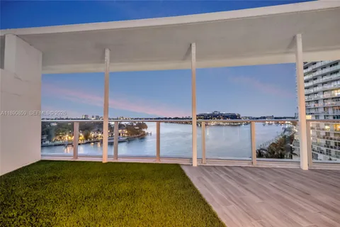 $1,995,000 | 6620 Indian Creek Drive, Unit PH711, Miami Beach, FL 33141