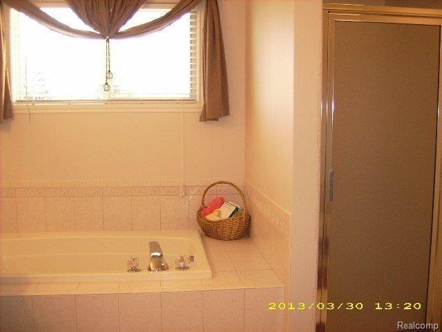 2053 Rochelle Park Drive Rochester, MI 48309 - Photo 18 of 20 master bath