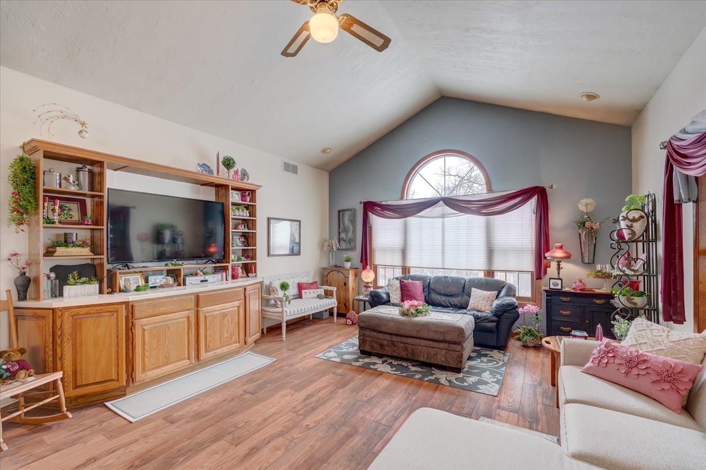 10538 West Erbe Road Blue Mounds, WI 53517 - Photo 4 of 77 Gallery Image 4