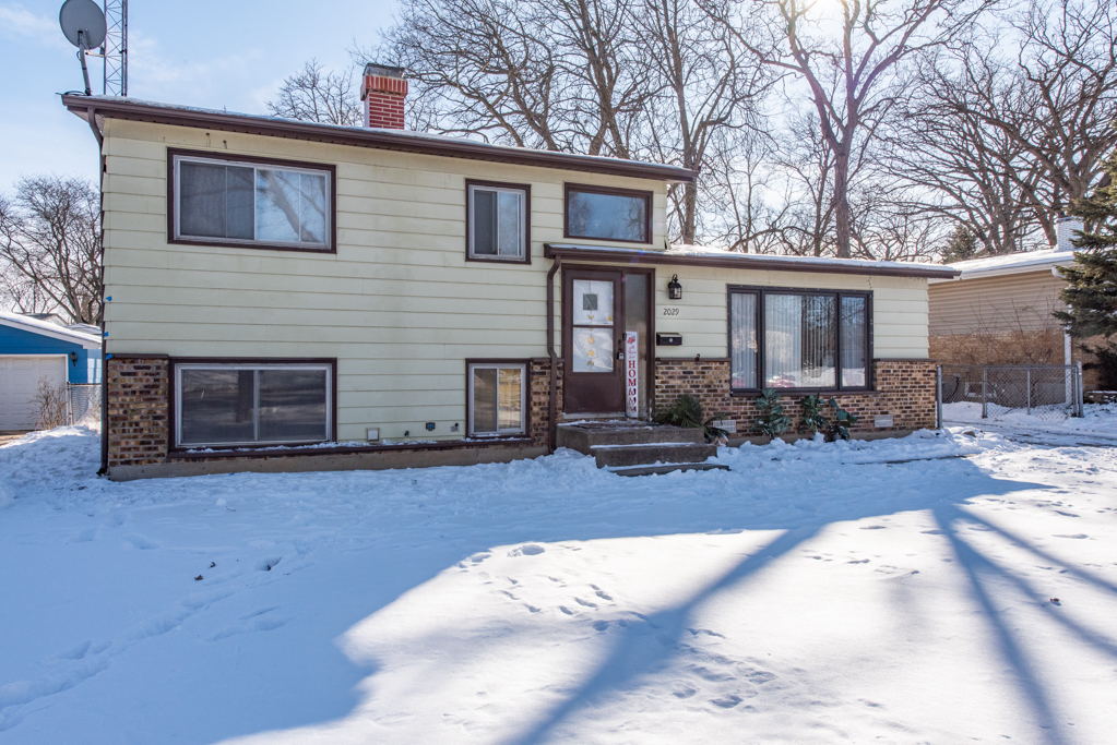 2029 Edgewood Road Waukegan, IL 60087 - Photo 1 of 17 Gallery Image 1