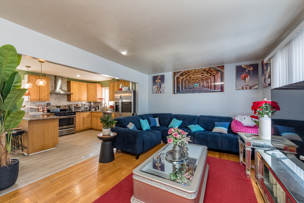 2029 Edgewood Road Waukegan, IL 60087 - Photo 3 of 17 Gallery Image 3
