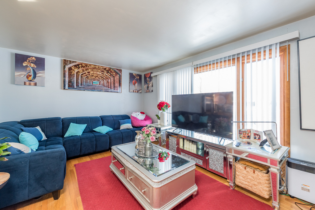 2029 Edgewood Road Waukegan, IL 60087 - Photo 4 of 17 Gallery Image 4