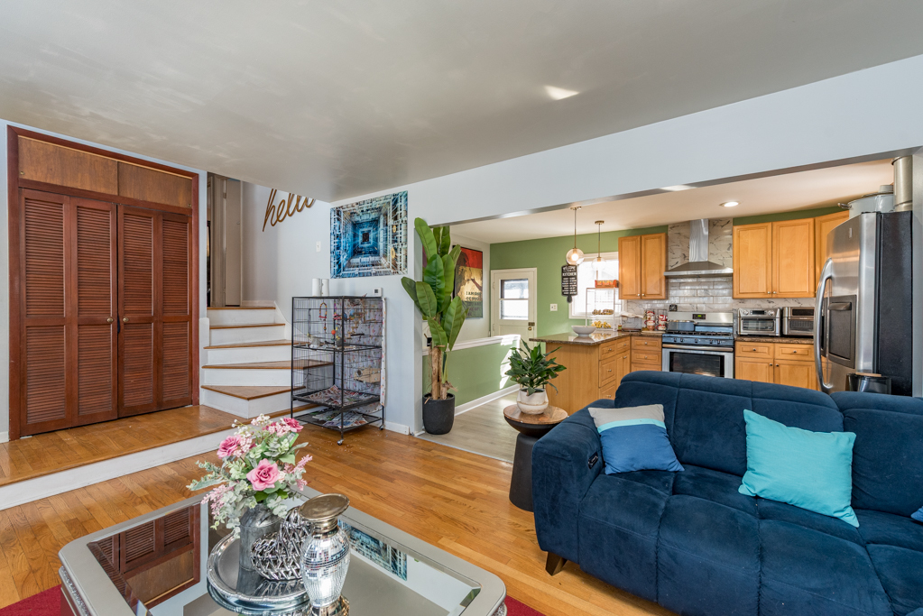 2029 Edgewood Road Waukegan, IL 60087 - Photo 5 of 17 Gallery Image 5