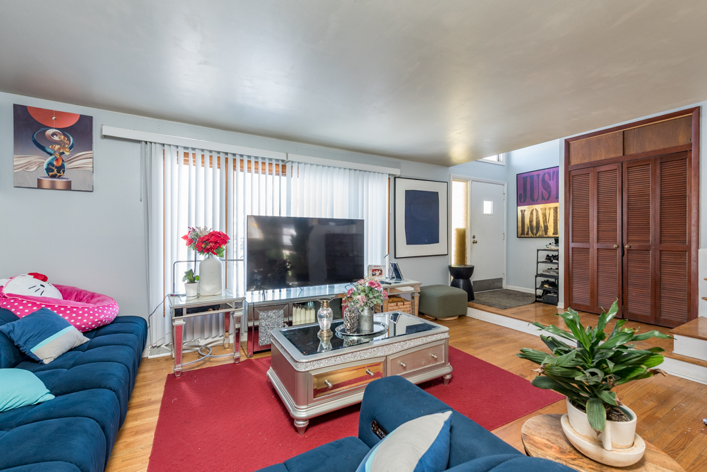 2029 Edgewood Road Waukegan, IL 60087 - Photo 6 of 17 Gallery Image 6