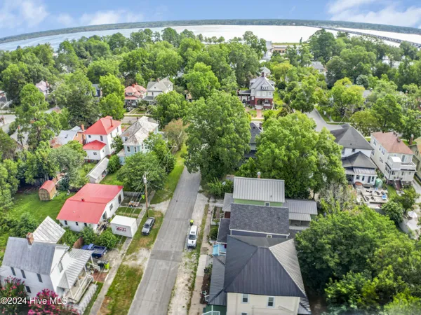 $300,000 | 511 Blades Avenue, New Bern, NC 28560