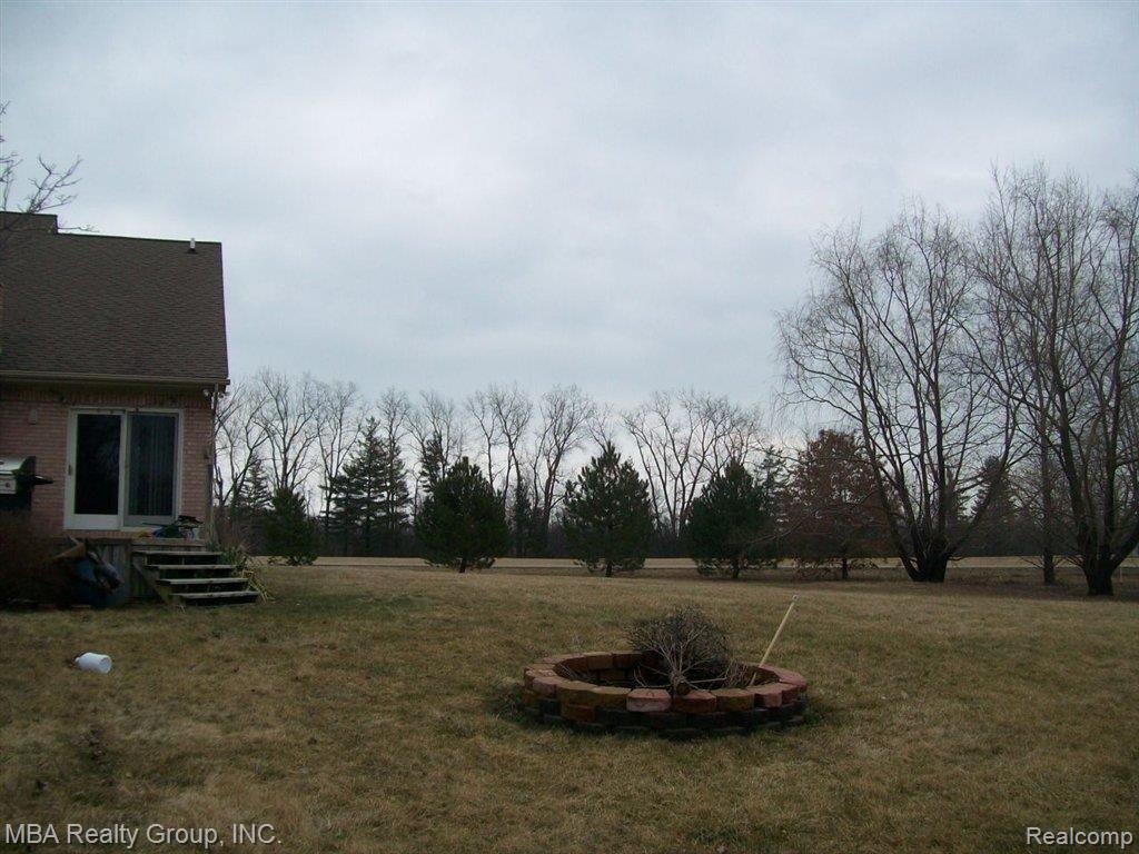 33080 McCann Road Rockwood, MI 48173 - Photo 17 of 20 104_2603.JPG