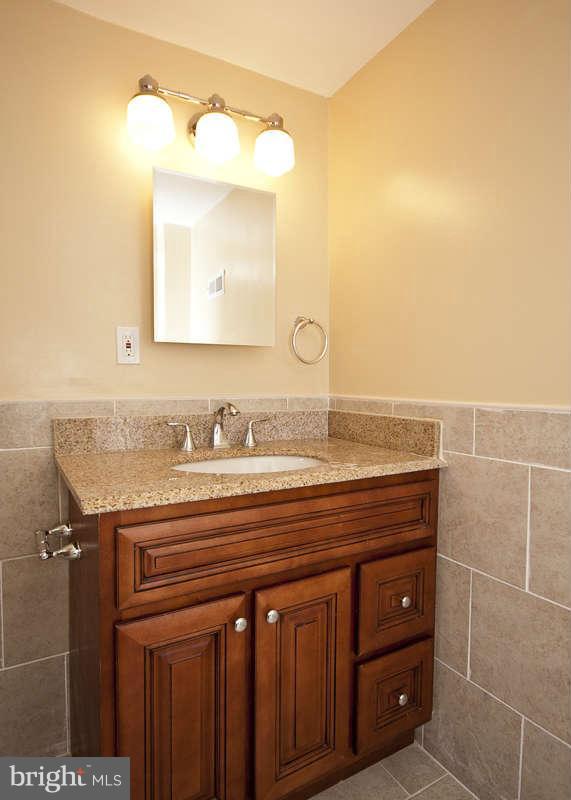 1526 Shadyside Road Baltimore, MD 21218 - Photo 15 of 30 Basement Bath