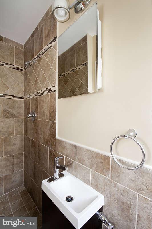 1526 Shadyside Road Baltimore, MD 21218 - Photo 17 of 30 Bath Master