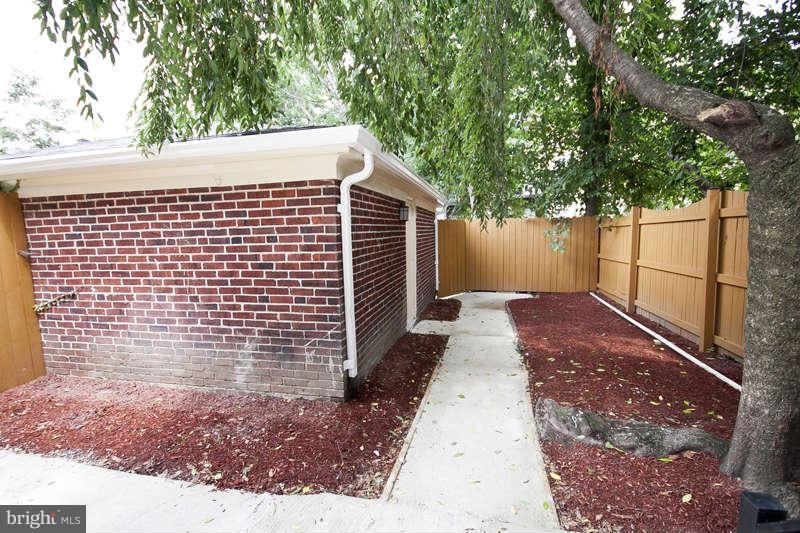 1526 Shadyside Road Baltimore, MD 21218 - Photo 28 of 30 Backyard
