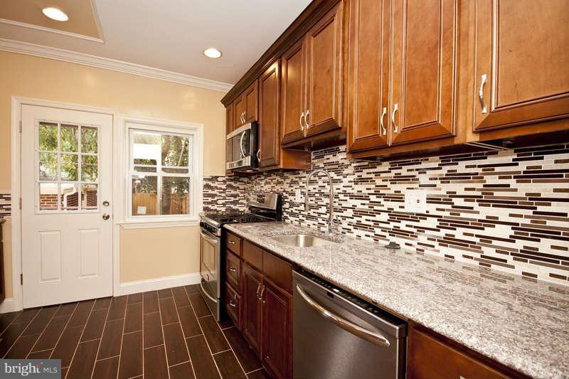 1526 Shadyside Road Baltimore, MD 21218 - Photo 10 of 30 Kitchen