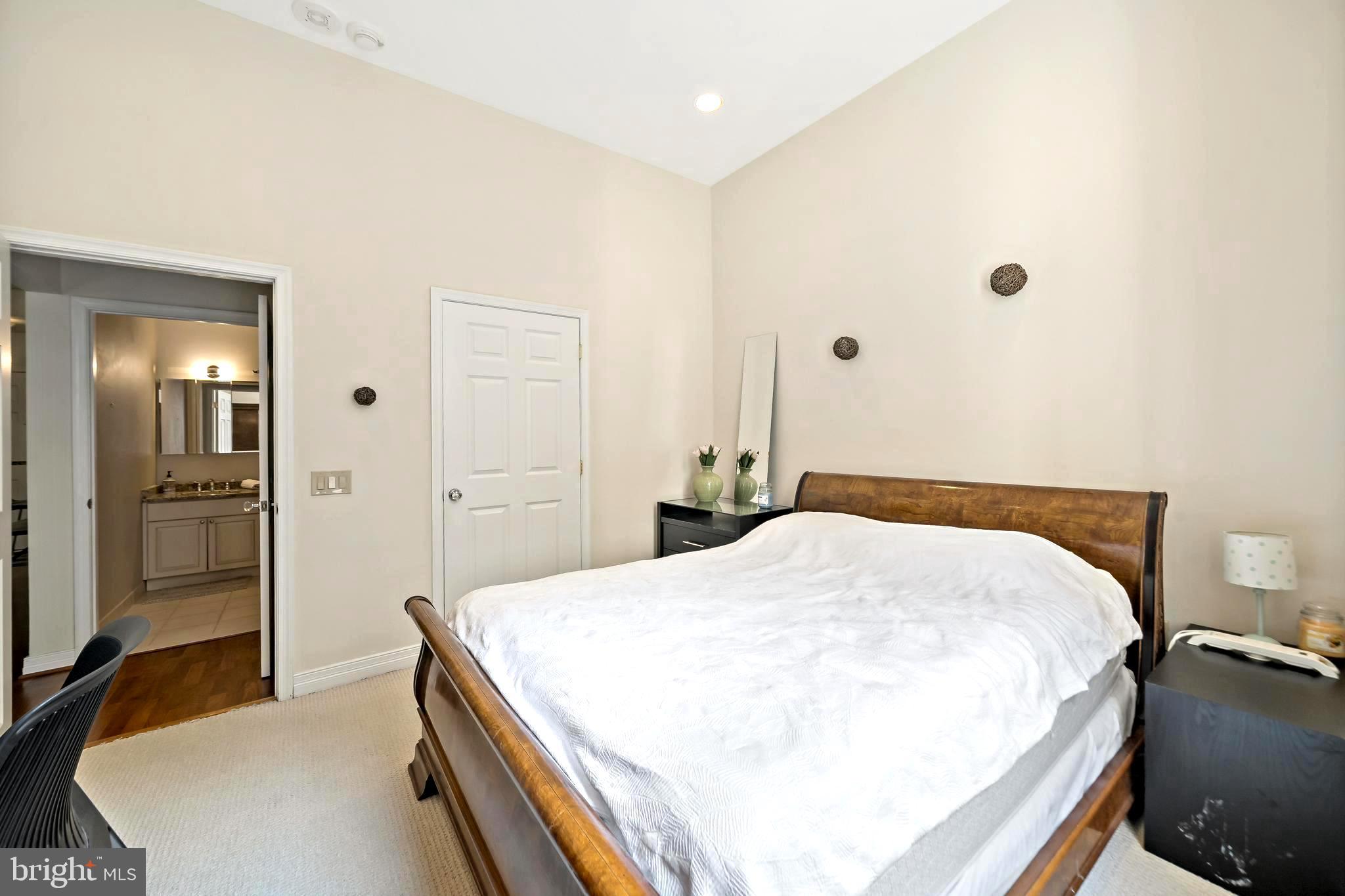 1600 Arch Street, Unit 1610 Philadelphia, PA 19103 - Photo 17 of 32