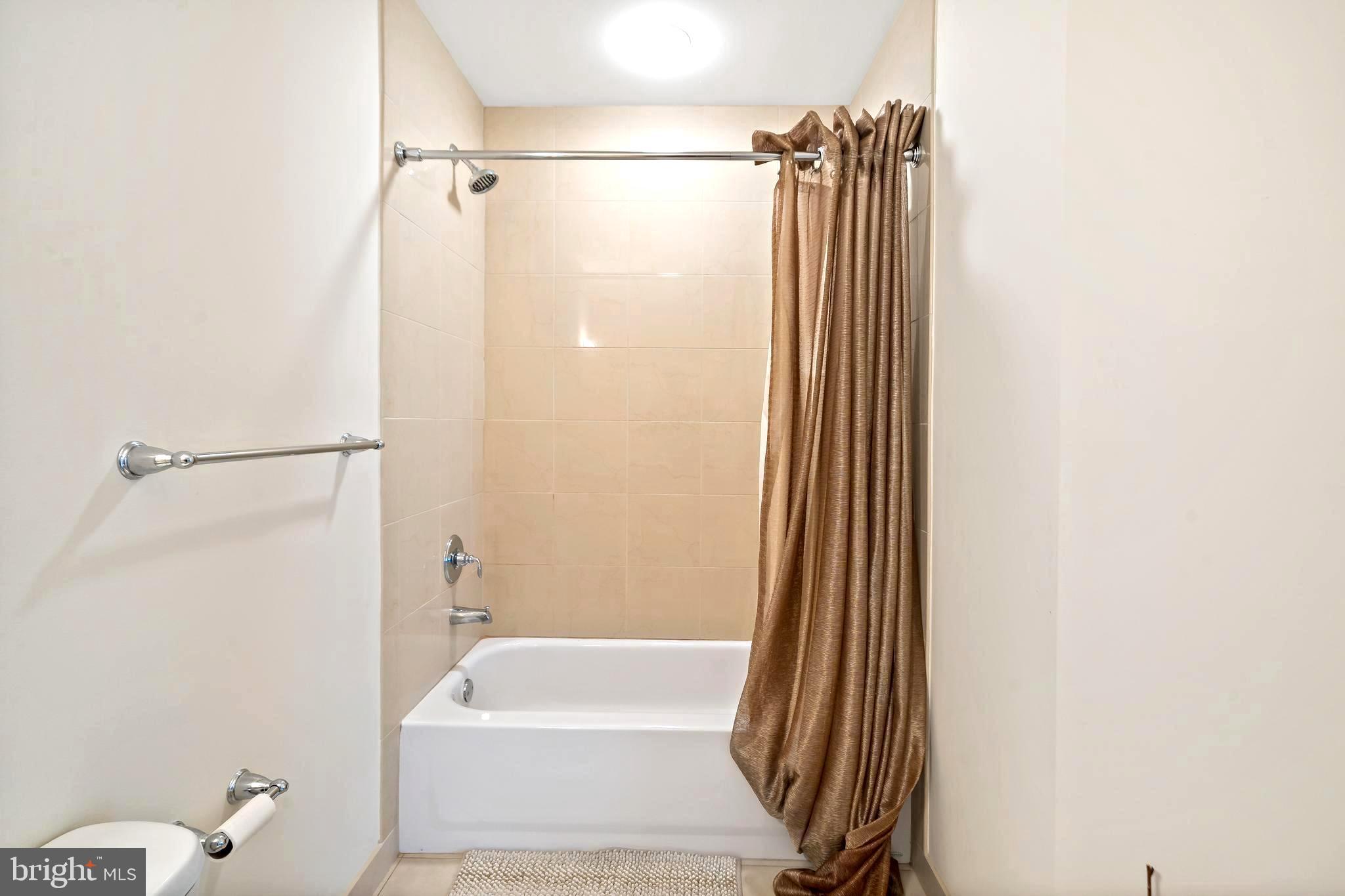 1600 Arch Street, Unit 1610 Philadelphia, PA 19103 - Photo 20 of 32