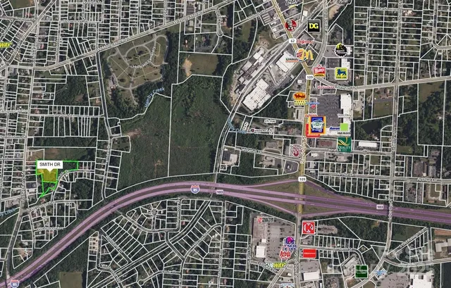 a view of entryway with a basket ball court