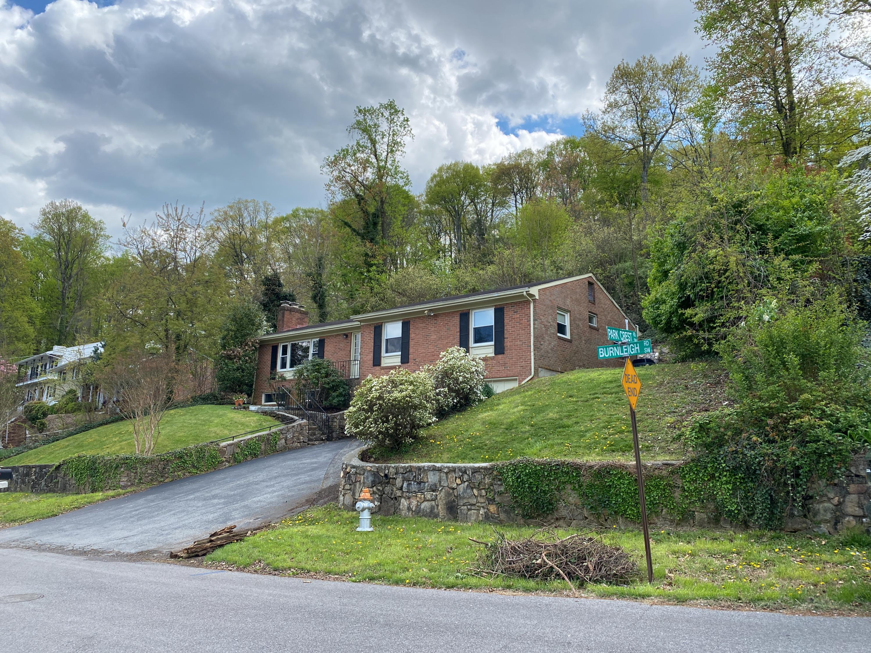 3014 Burnleigh Road Southwest Roanoke, VA 24014 - Photo 4 of 76 5DA0F8FC-3035-43BC-A107-5E04F706960A