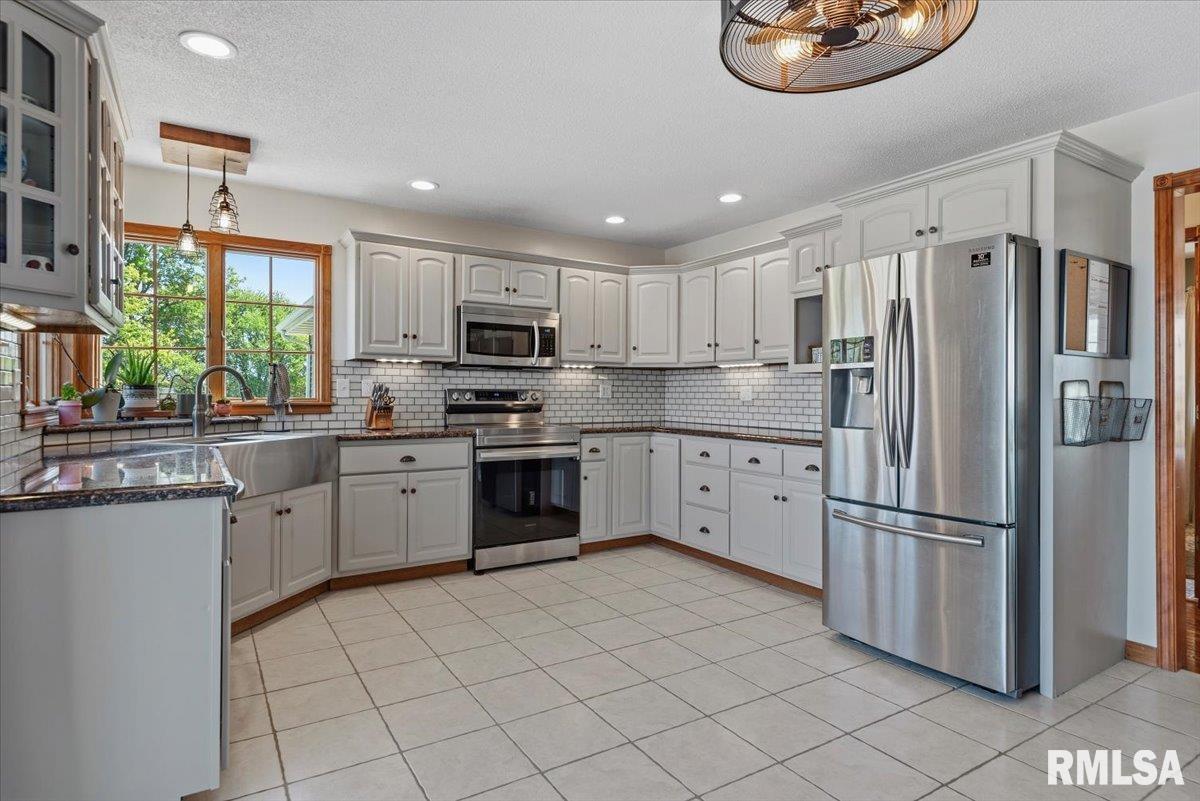 20205 North 20th Avenue Nokomis, IL 62075 - Photo 10 of 88