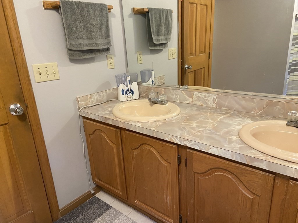 13 Oregon Road Tyngsborough, MA 01879 - Photo 16 of 25 Gallery Image 16