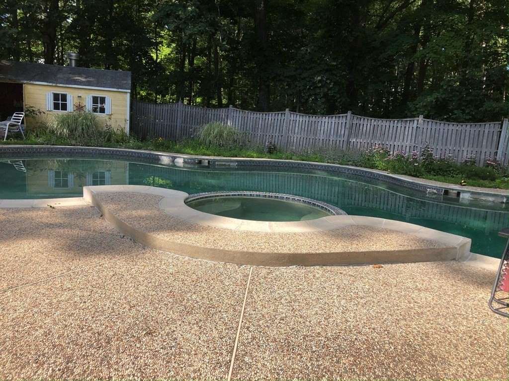 13 Oregon Road Tyngsborough, MA 01879 - Photo 3 of 25 Gallery Image 3