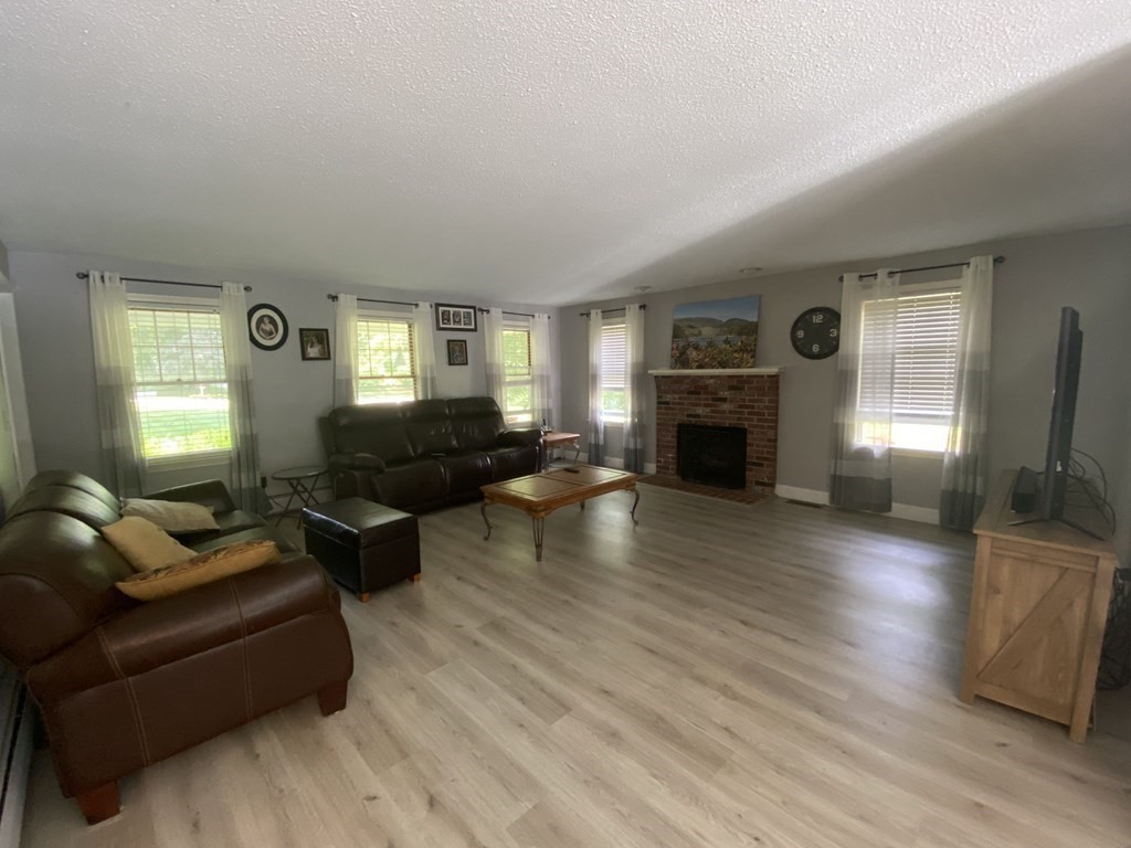 13 Oregon Road Tyngsborough, MA 01879 - Photo 4 of 25 Gallery Image 4