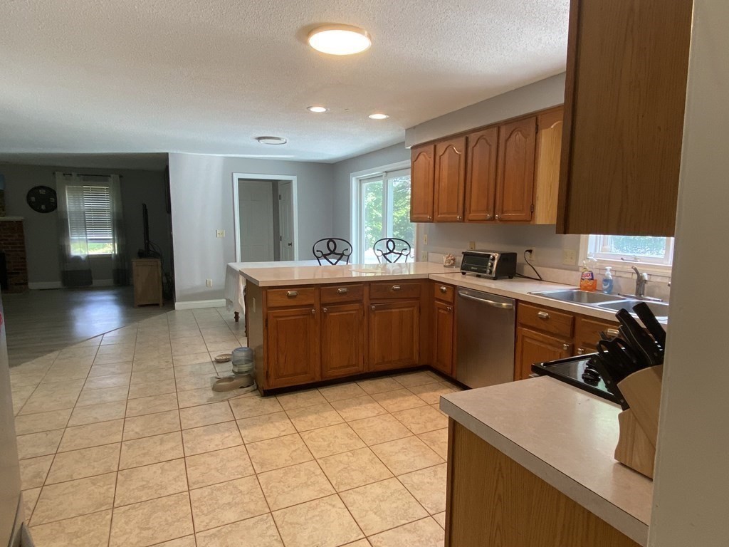 13 Oregon Road Tyngsborough, MA 01879 - Photo 9 of 25 Gallery Image 9