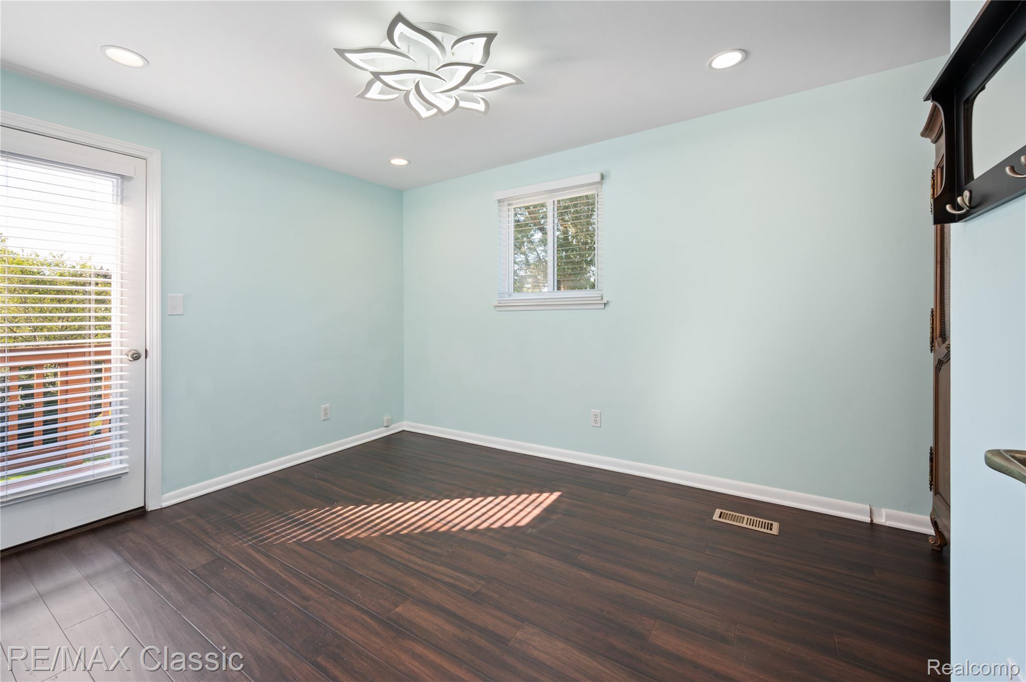 36159 West Lyman Road Farmington, MI 48331 - Photo 27 of 38 Bedroom 4