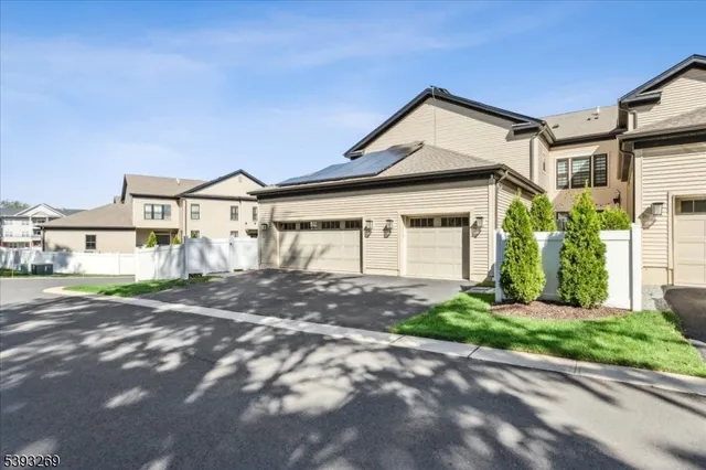 $899,000 | 17 East Hartwick Drive, Skillman, NJ 08558