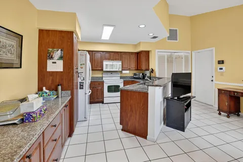 $369,900 | 10916 Stafford Circle South, Boynton Beach, FL 33436