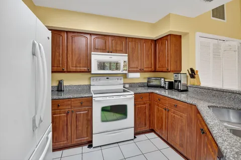 $369,900 | 10916 Stafford Circle South, Boynton Beach, FL 33436