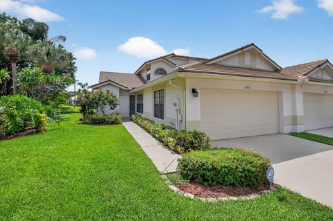 $369,900 | 10916 Stafford Circle South, Boynton Beach, FL 33436