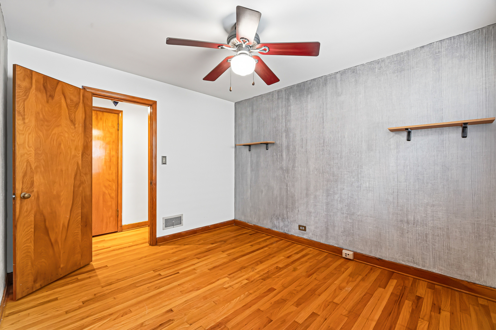 9017 West 23rd Place Riverside, IL 60546 - Photo 8 of 24 Gallery Image 8
