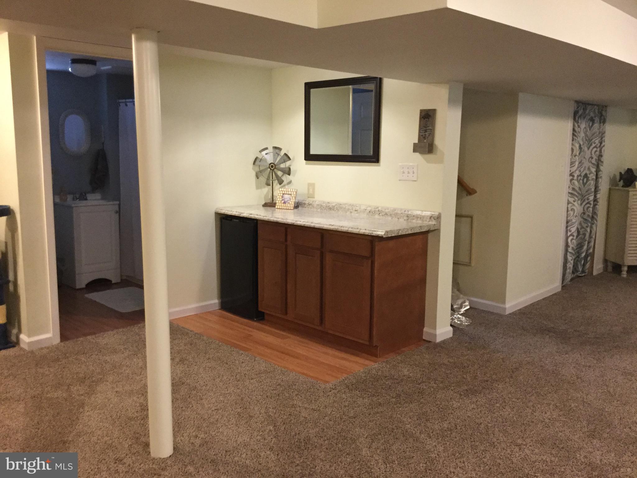 126 Roland Road Pasadena, MD 21122 - Photo 18 of 24 Bar area