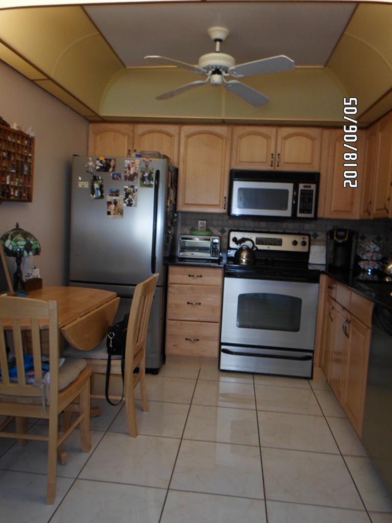 929 Normandy Trail Delray Beach, FL 33484 - Photo 5 of 17 SAM_7071