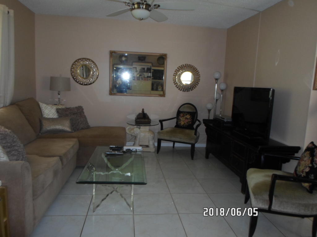 929 Normandy Trail Delray Beach, FL 33484 - Photo 6 of 17 SAM_7072