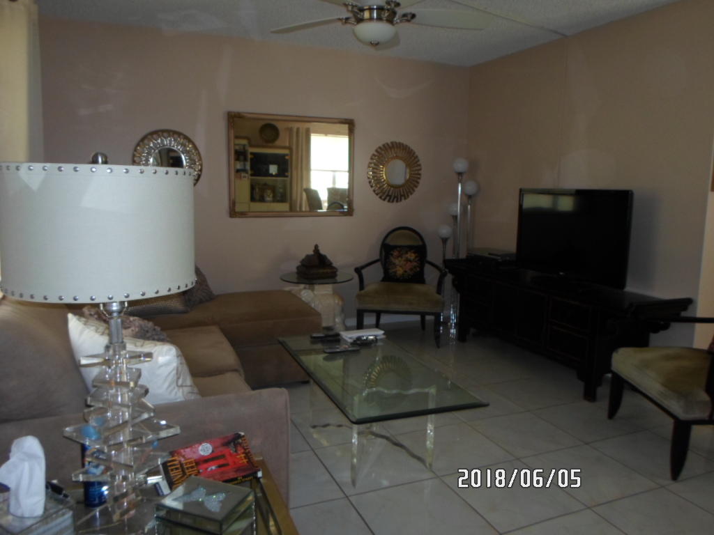 929 Normandy Trail Delray Beach, FL 33484 - Photo 7 of 17 SAM_7073
