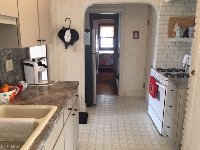 865 Medford Road Cleveland Heights, OH 44121 - Photo 3 of 35