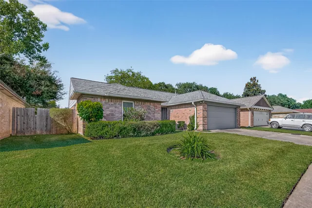 a view of a house with a backyard