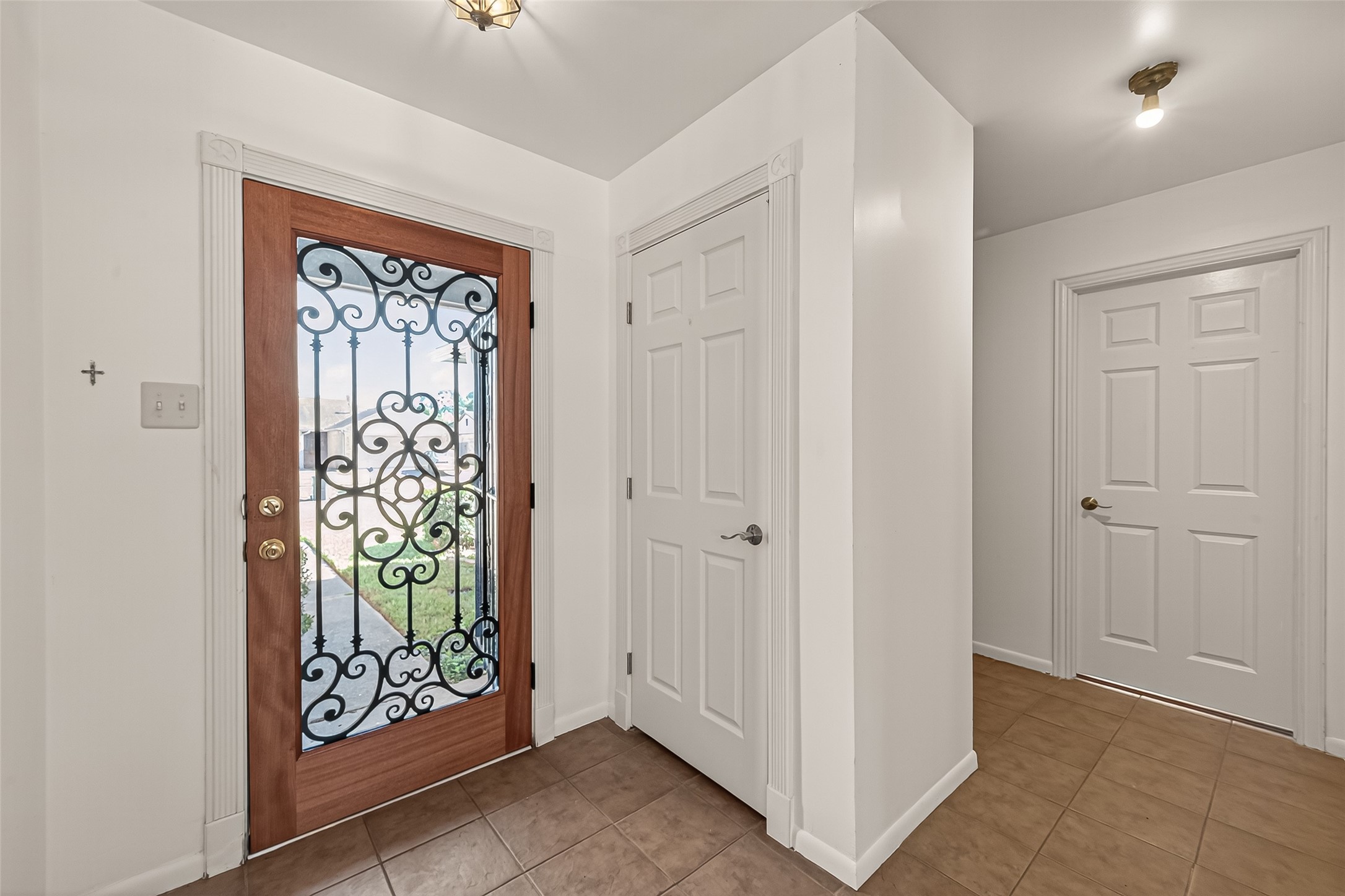 2510 Old Fort Road Sugar Land, TX 77479 - Photo 8 of 41 a view of an entryway with wooden floor